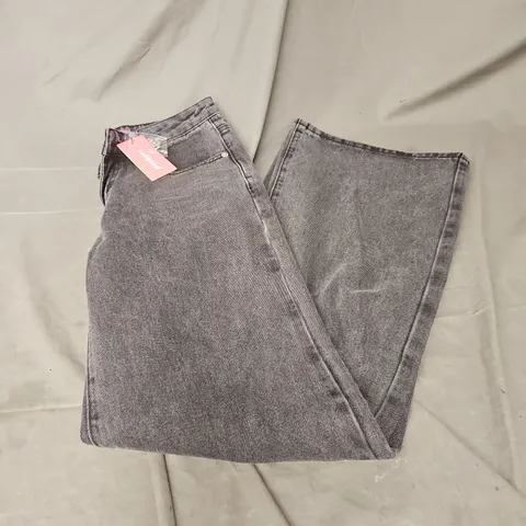 EDIKTED RAELYNN WASHED LOW RISE JEANS IN BLACK SIZE XS