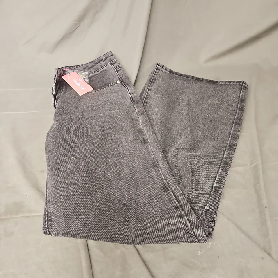 EDIKTED RAELYNN WASHED LOW RISE JEANS IN BLACK SIZE XS