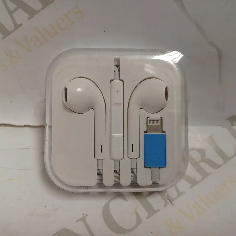 BOXED WHITE WIRED EARBUDS WITH LIGHTENING CONNECTION