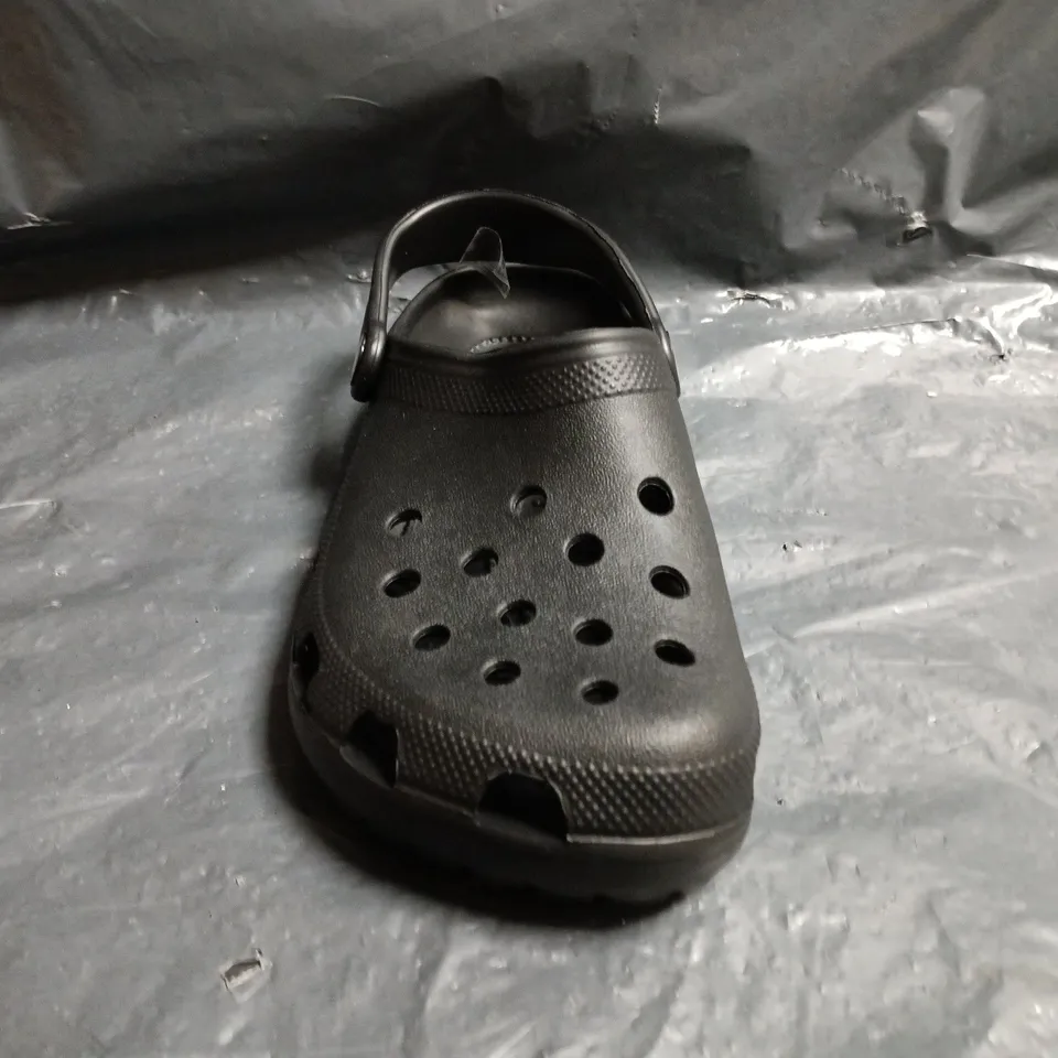 PAIR OF CROCS CLASSIC CLOGS IN BLACK SIZE UK M4/W5