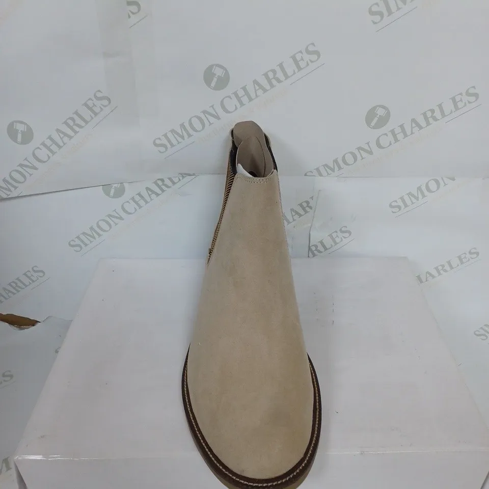BOXED MENS MARSH MICROSUEDE SHOES IN SAND SIZE 10