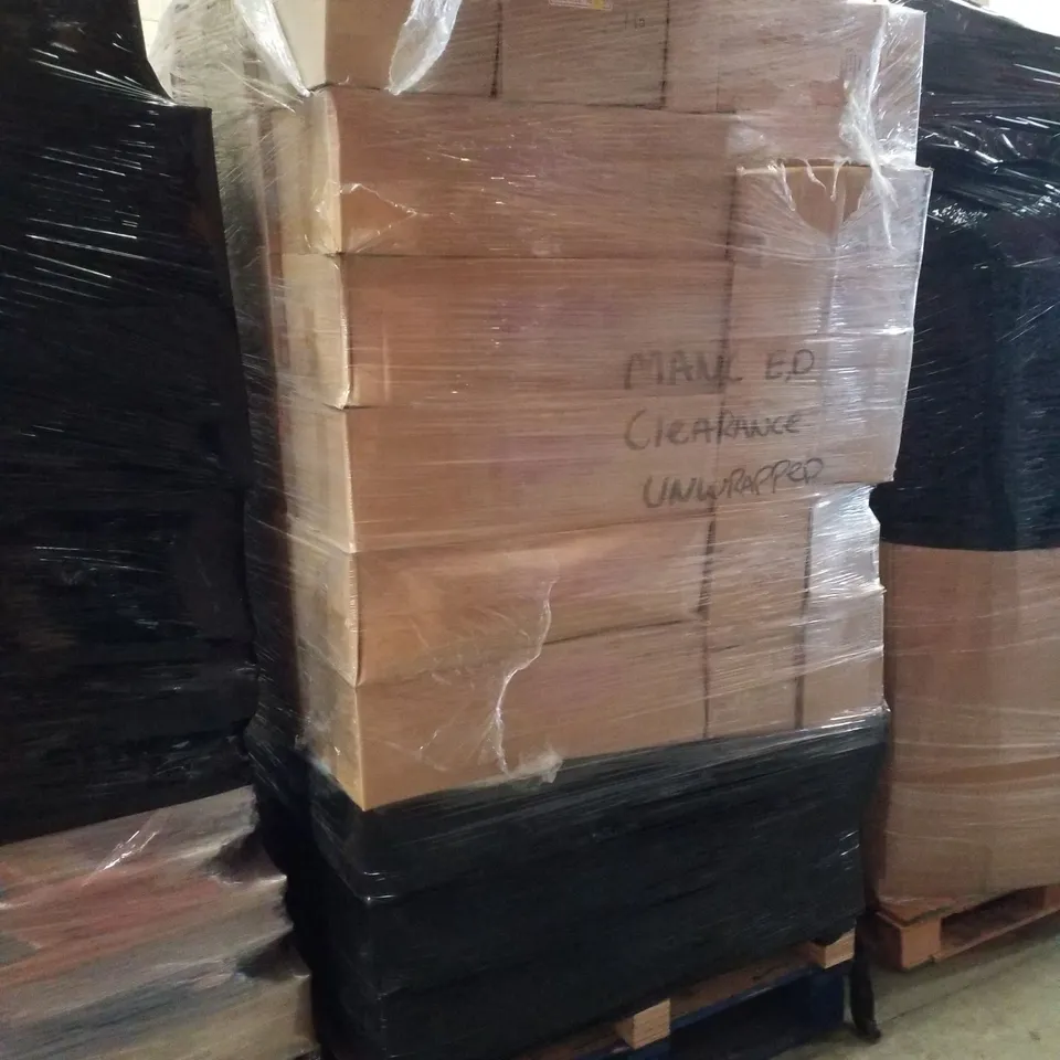 PALLET CONTAINING ASSORTED GREETINGS CARDS