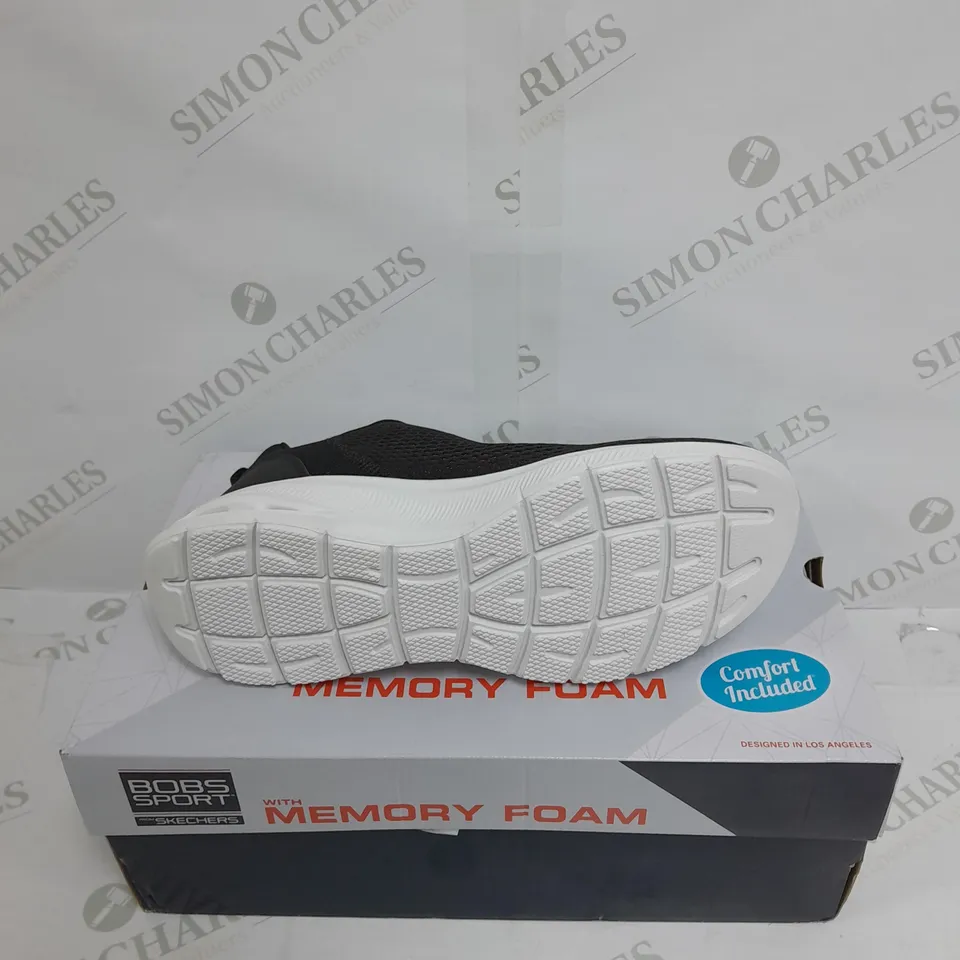 BOXED BOBS SPORT TRAINERS SIZE 4