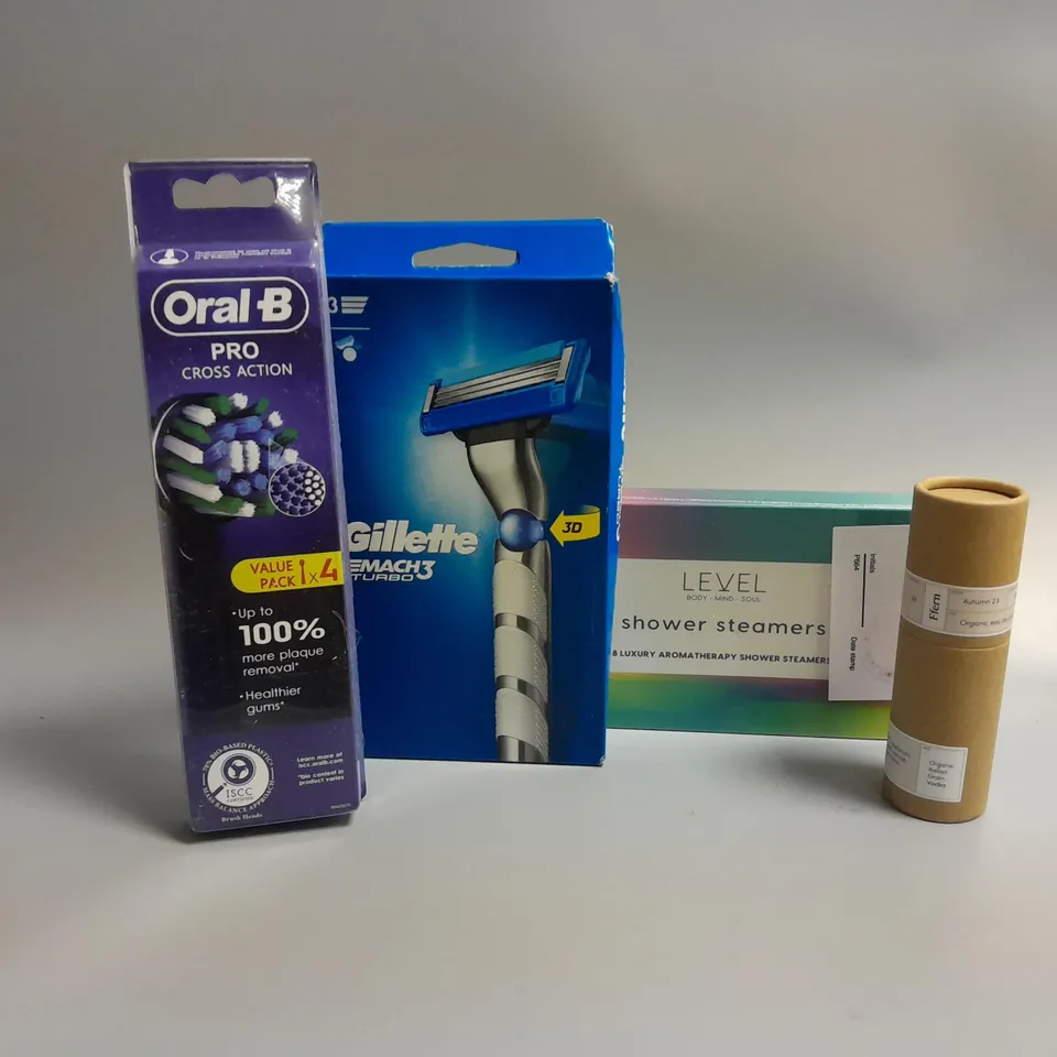 APPROXIMATELY 20 ASSORTED HEALTH AND BEAUTY PRODUCTS TO INCLUDE GILLETTE MACH3 TURBO, ORAL-B PRO CROSS ACTION REPLACEMENT BRUSH HEADS, FFERN ORGANIC EAU DE PARFUM, LEVEL SHOWER STREAMERS