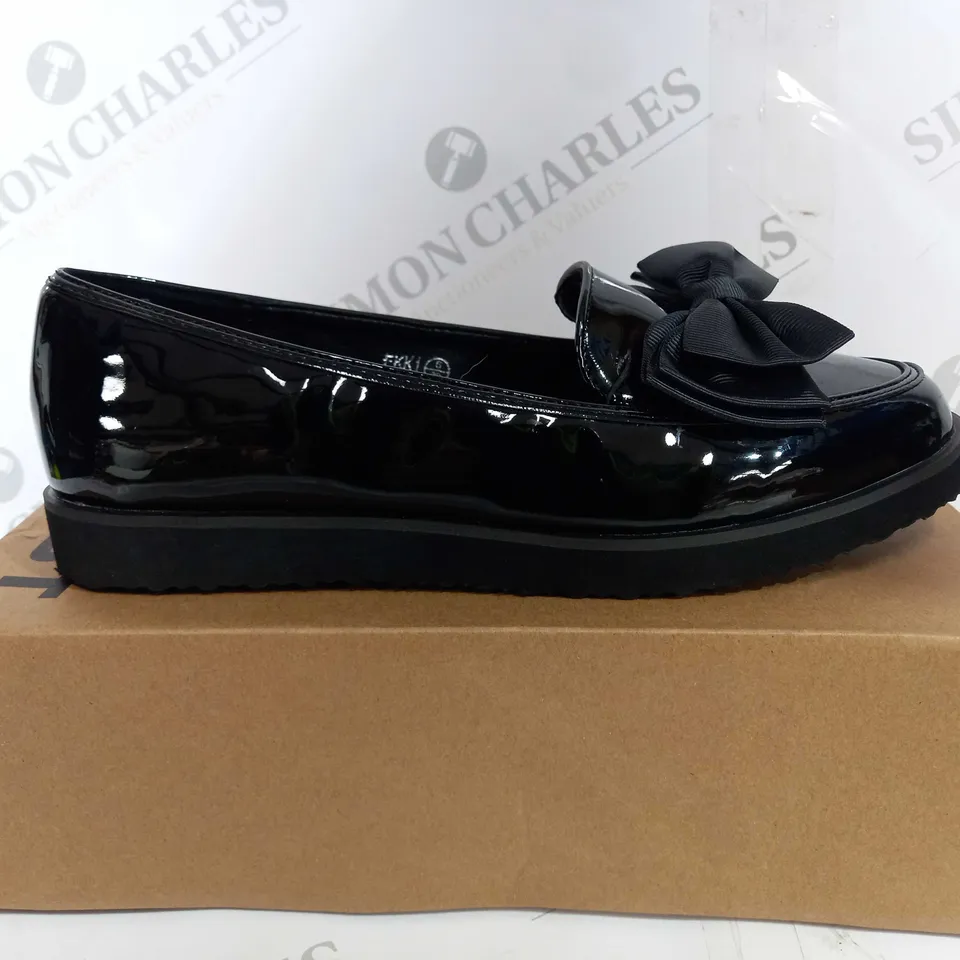 BOXED NO DOUBT FKK1 BLACK PATENT PUSH ONS - EU 39