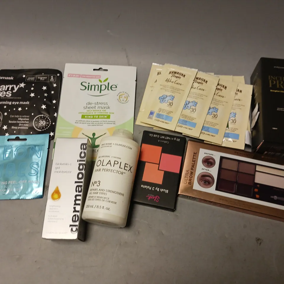BOX OF APPROXIMATELY 15 COSMETIC ITEMS TO INCLUDE INCHES PRO, REVOLUTION PALETTE, AND SIMPLE SHEET MASK ETC. 