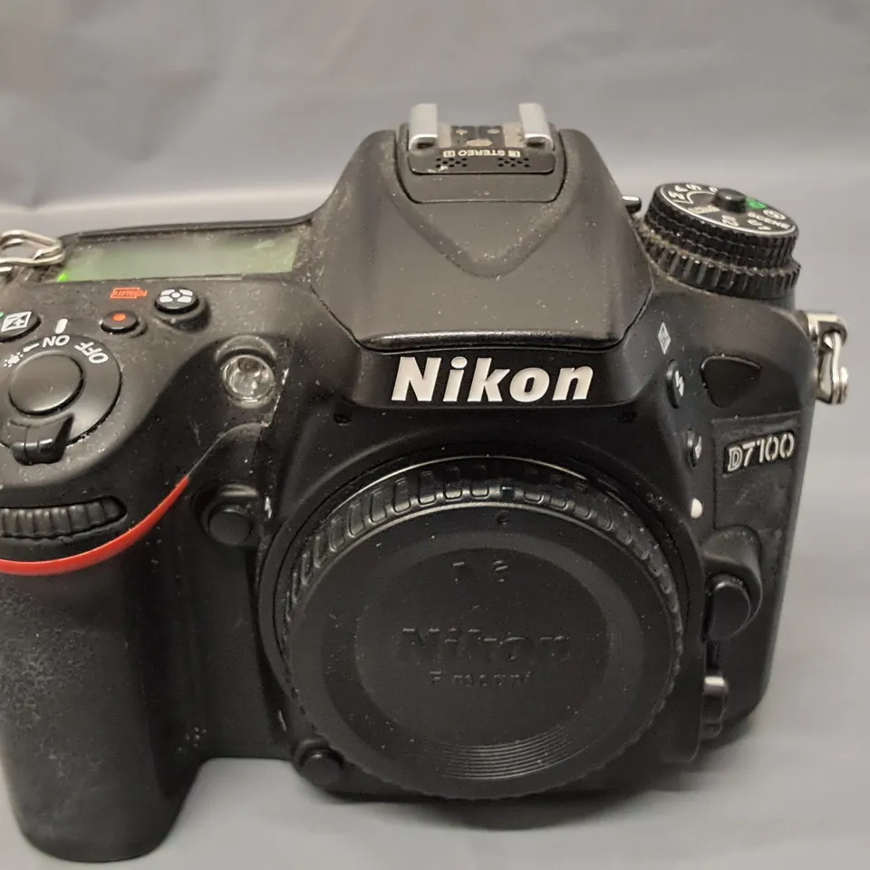 NIKON D7100 DIGITAL CAMERA AND ACCESSORIES 