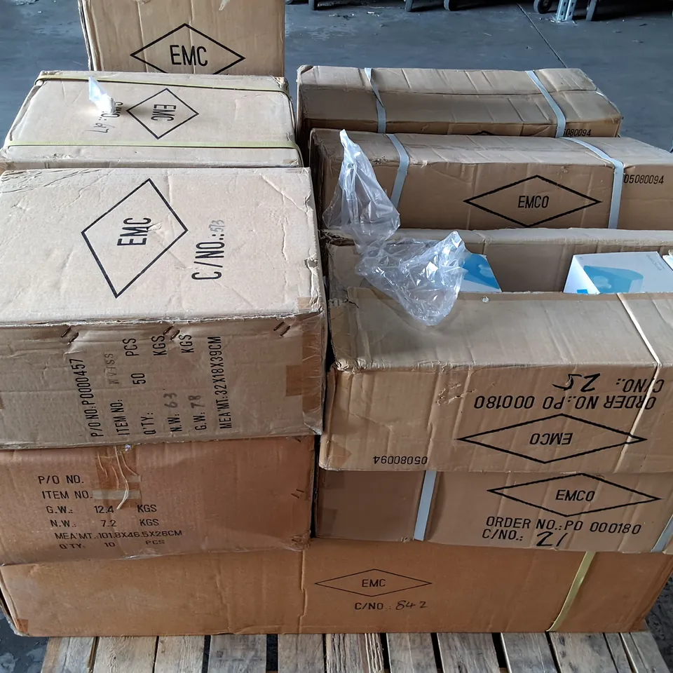 PALLET CONTAINING 12 MULTIPACK BOXES OF EMCOLIGHT LIGHTING ITEMS TO INCLUDE DOWNLIGHT, SPOT LIGHT AND FRAMES