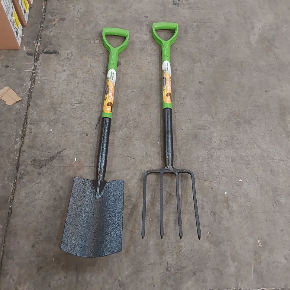 BOXED 2-PIECE FORK AND SPADE SET (1 BOX)