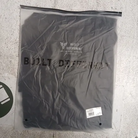 BAGGED BUILT DIFFERENT CREW T-SHIRT IN BLACK SIZE L