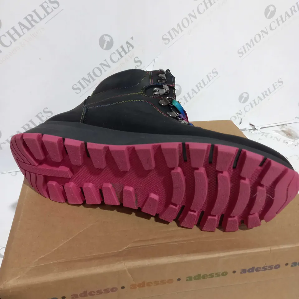 BOXED PAIR OF ADESSO AERA WATERPROOF BOOTS  SIZE 5