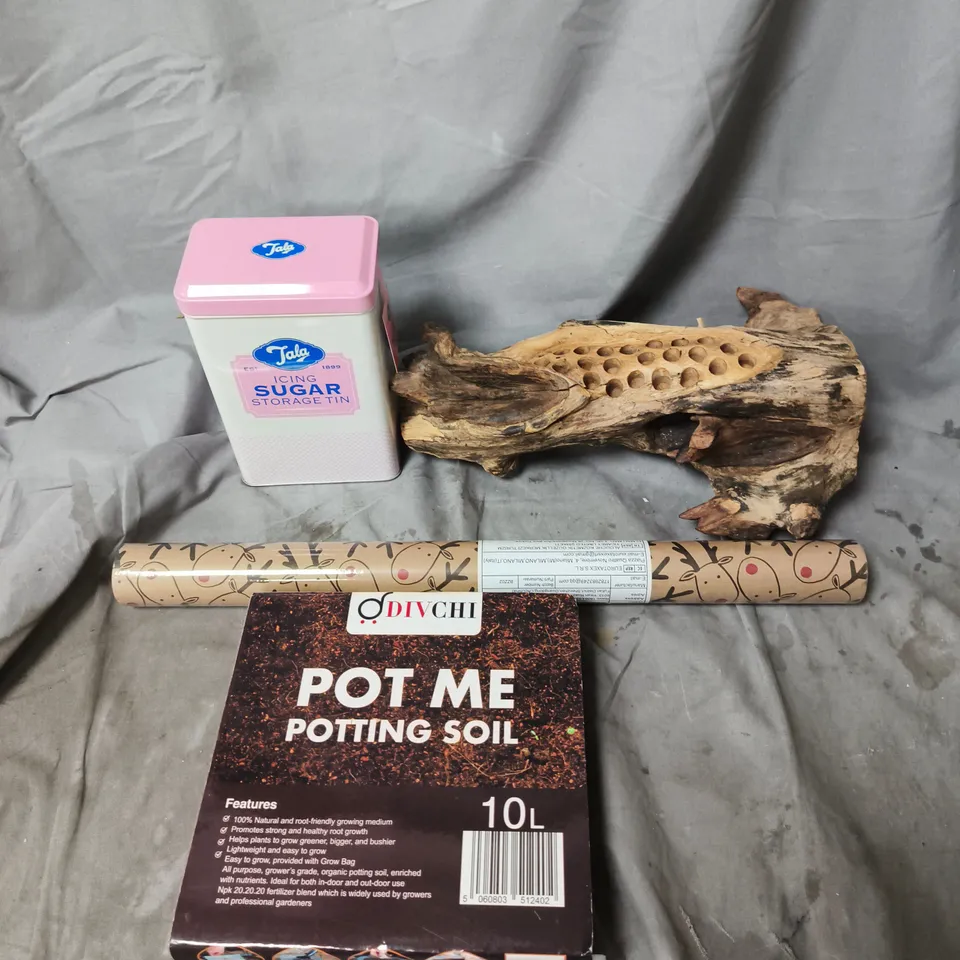 BOX OF APPROXIMATELY 20 ASSORTED HOUSEHOLD ITEMS TO INCLUDE ICING SUGAR TIN, DECORATIVE WOOD AND POTTING SOIL