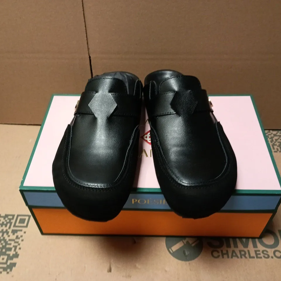 BOXED PAIR OF CASABLANCA MENS LEATHER OUTDOOR MULE IN BLACK - UK 9