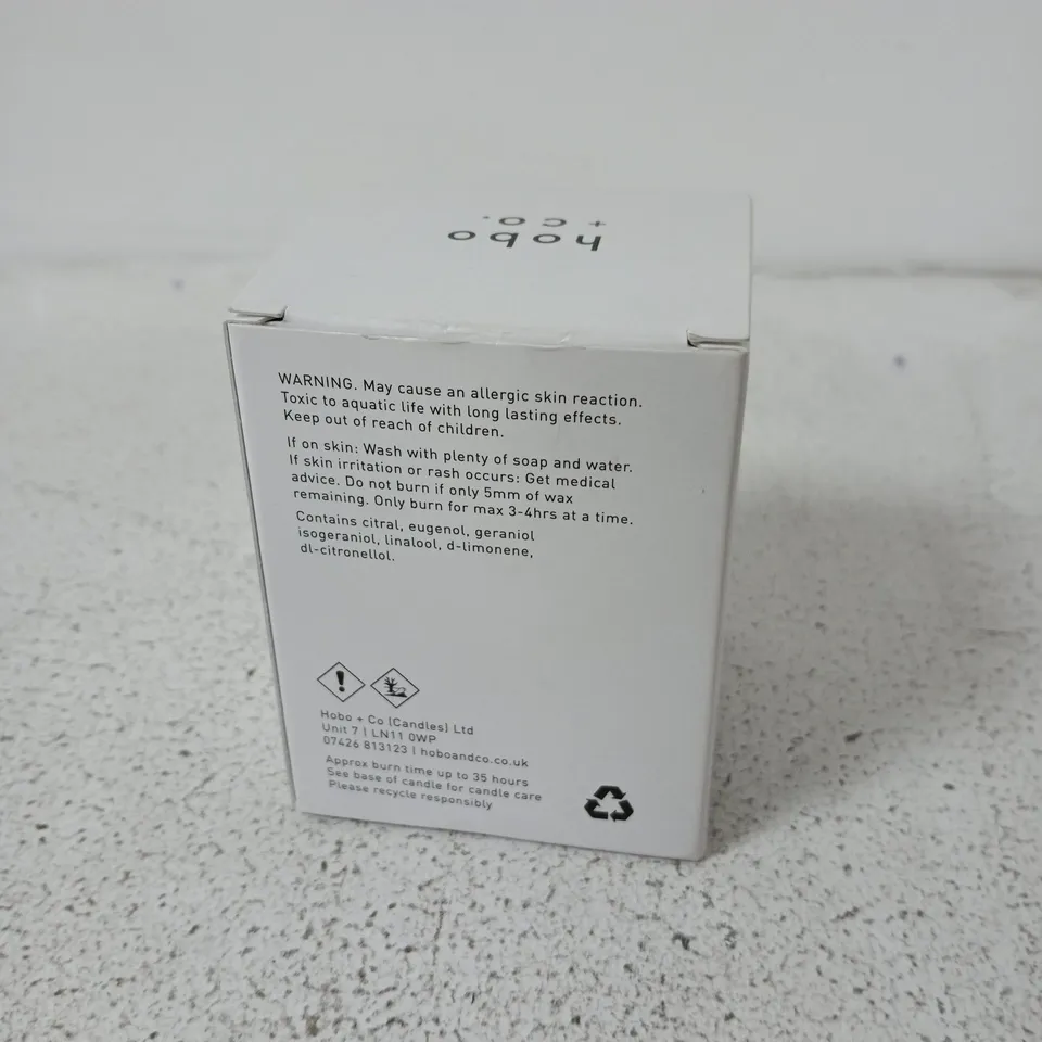 HOBO + CO. CANDLE – AIR SCENT (TEA TREE, CORIANDER & LIME) BOXED