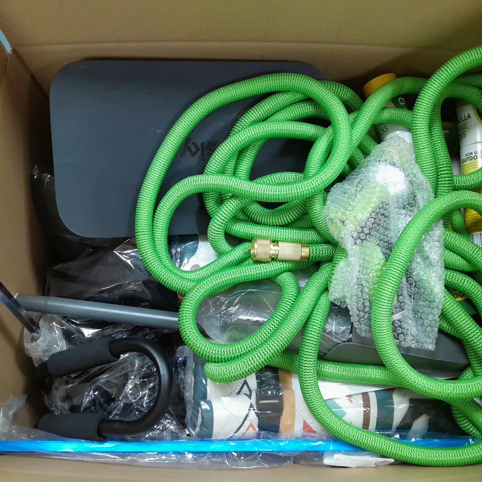 APROXIMATELY 15 ASSORTED HOUSEHOLD ITEMS TO INCLUDE BAGS , SKY BOXES , HOSES , ETC 