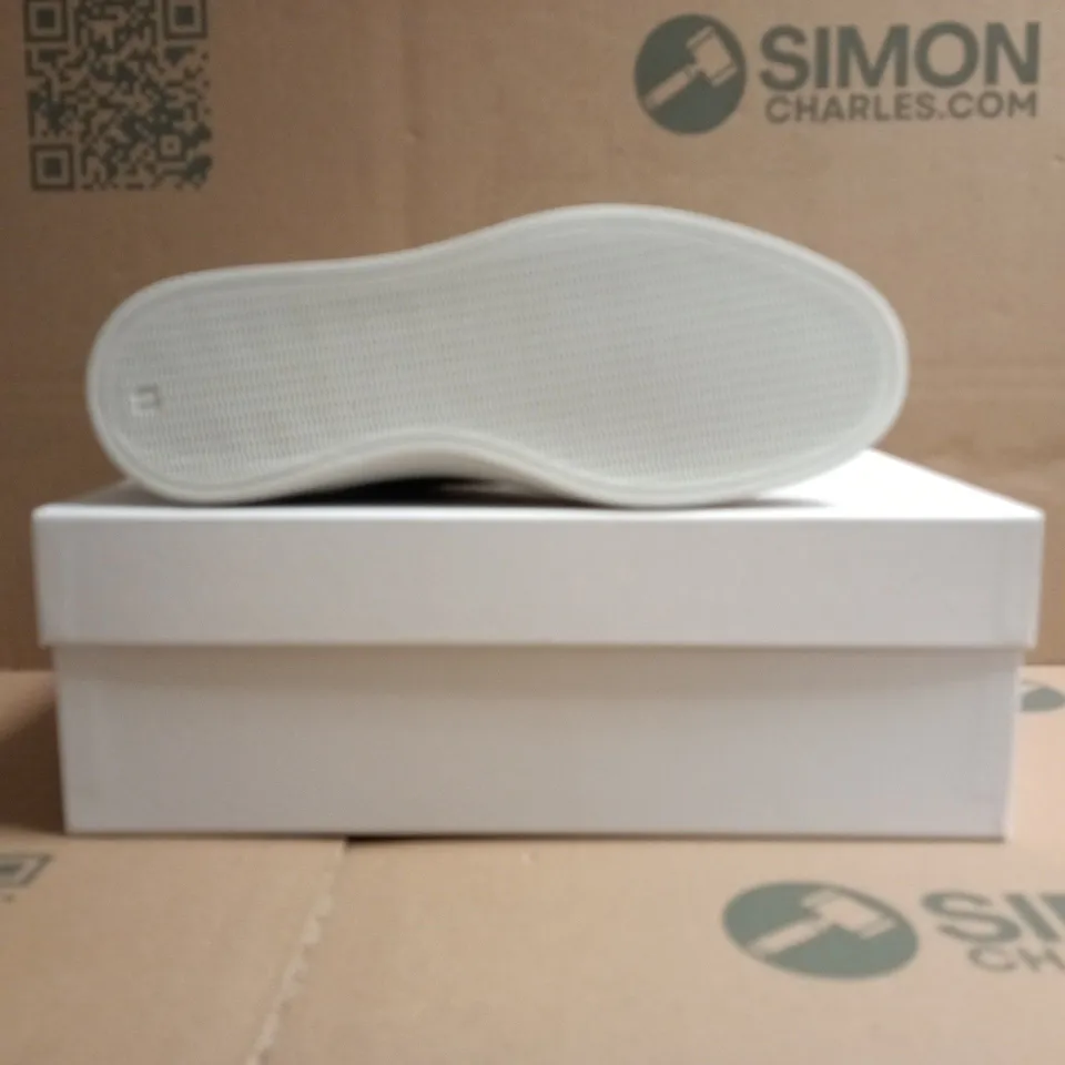 BOXED PAIR OF JUDE LLOW TELIER SHOES IN BLACK SIZE UK 8