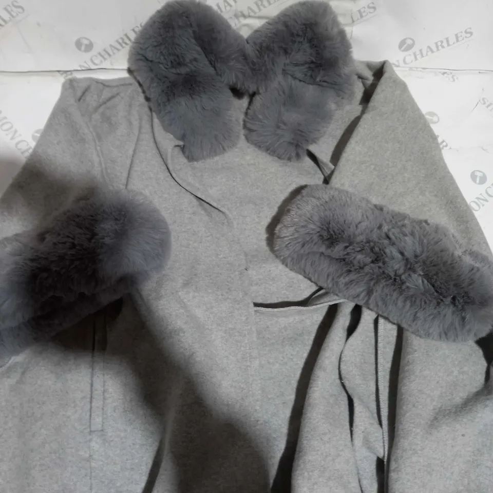 FRANK USHER FUR TRIM CAPE DOVE GREY ONE SIZE