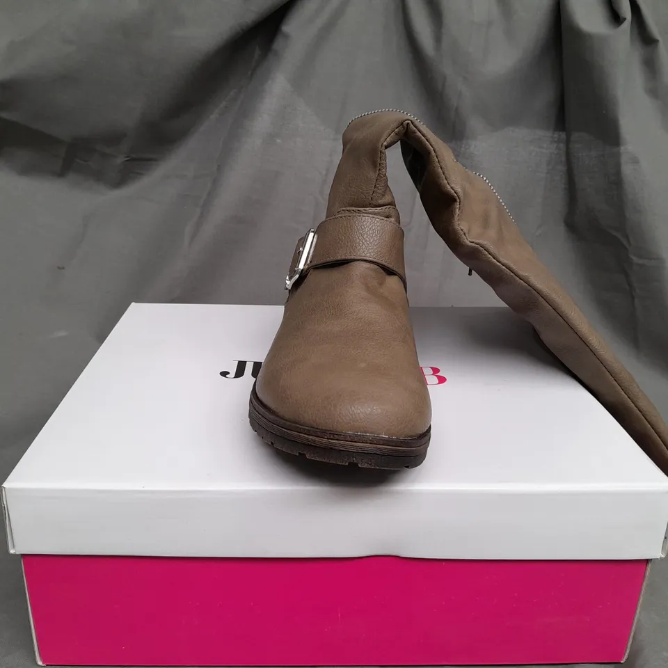BOX OF APPROX 12 JUSTFAB BRYARA HIGH TOP BOOTS IN VARIOUS SIZES