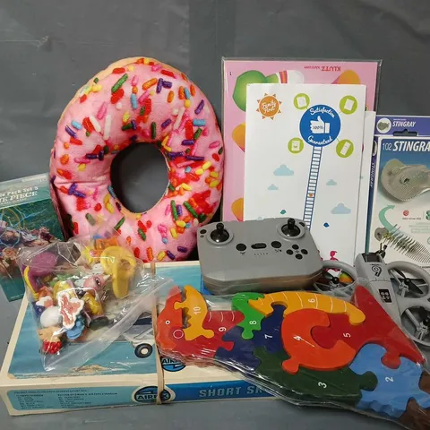 APPROXIMATELY 15 ASSORTED TOYS & GAMES TO INCLUDE DRONE, EUGY STINGRAY, ONE PIECE CARD GAME DOUBLE PACK, ETC