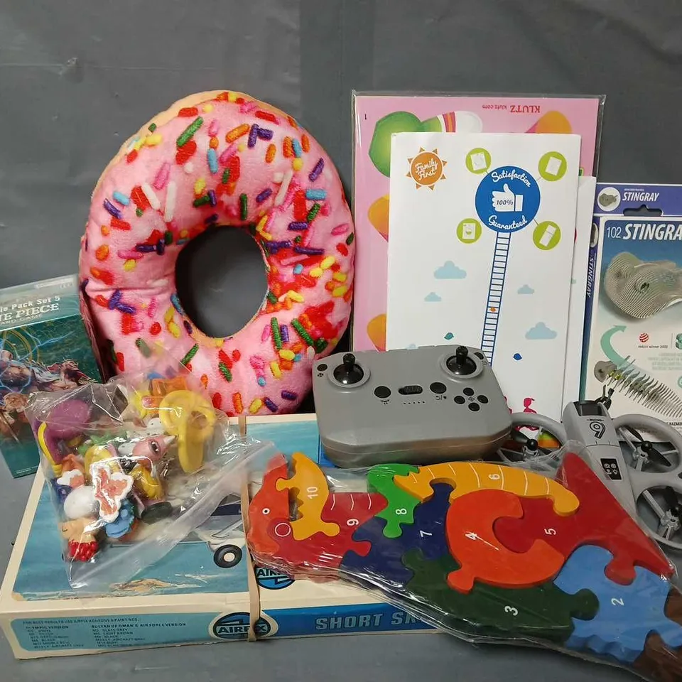 APPROXIMATELY 15 ASSORTED TOYS & GAMES TO INCLUDE DRONE, EUGY STINGRAY, ONE PIECE CARD GAME DOUBLE PACK, ETC
