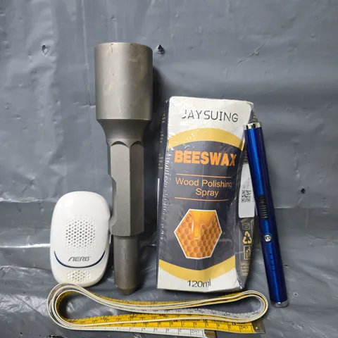 APPROXIMATELY 10 ASSORTED ITEMS TO INCLUDE - USB LIGHTER , JAYSUING WOOD BEESWAX SPRAY ETC