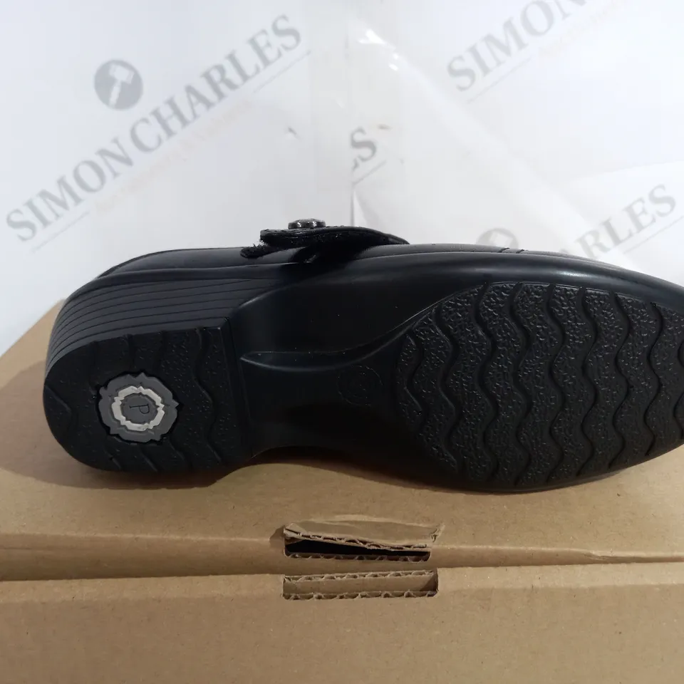BOXED PAVERS HSKEMP1813 IN BLACK SHOES - UK 1