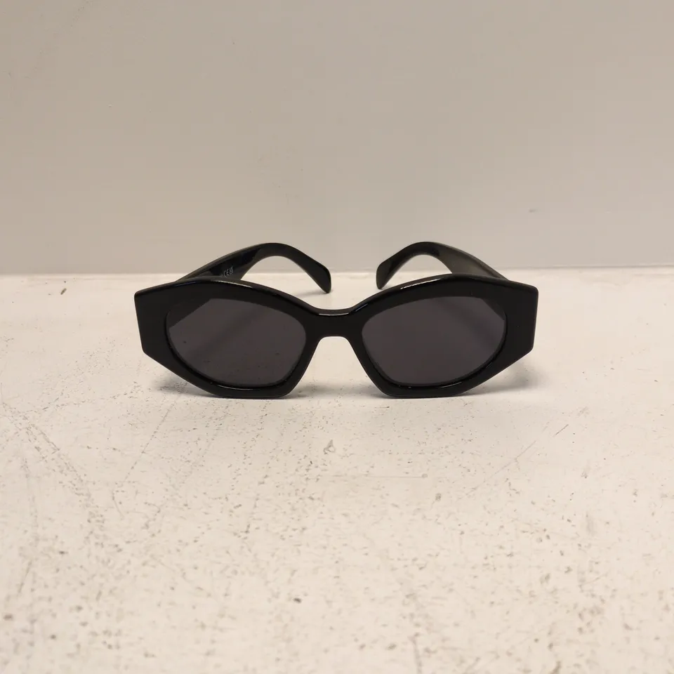 CELINE PARIS SUNGLASSES – BLACK PLASTIC CAT-EYE