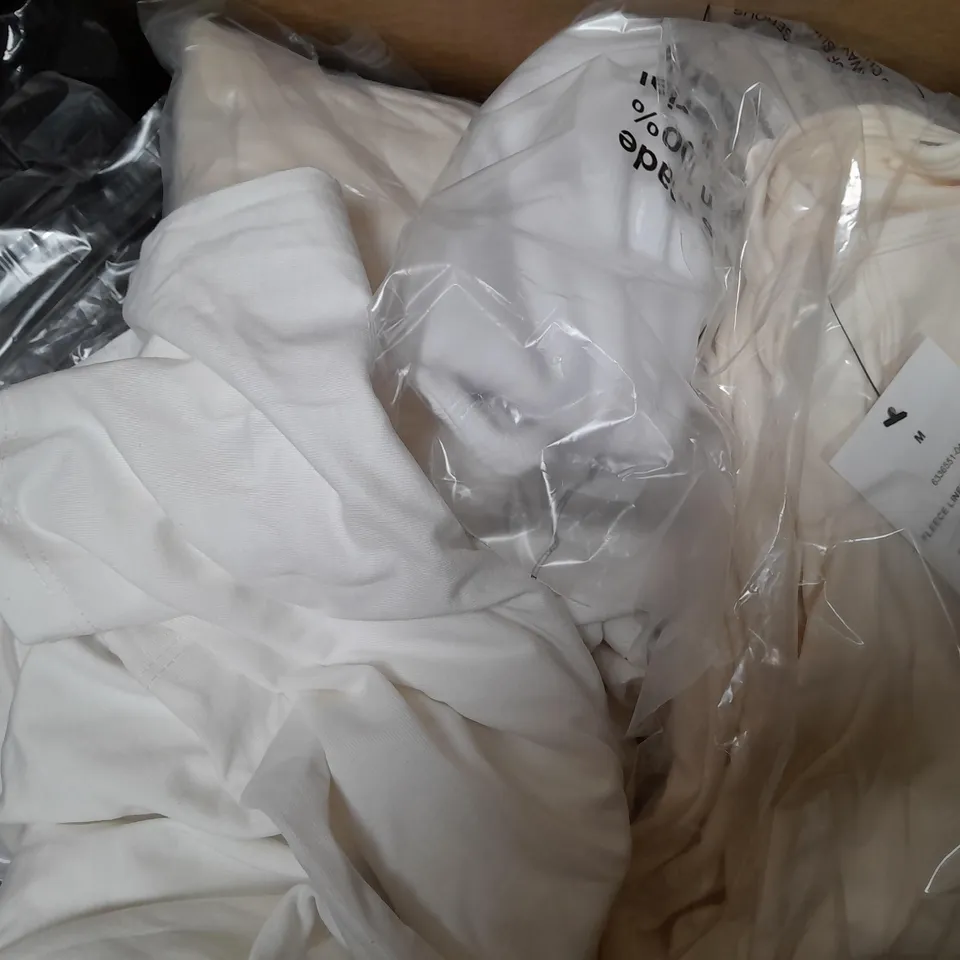 APPROXIMATELY 25 ASSORTED COTTON ON CLOTHING ITEMS TO INCLUDE HENLEY SLEEP TANK IN TROPICAL PEACH SIZE M, STRETCH STRAIGHT LEG JEAN SIZE 38EU, SWEATSHIRT SIZE L | G