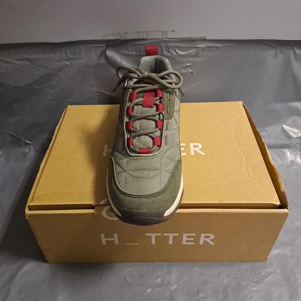 BOXED PAIR OF HOTTER HEADWAY WATERPROOF SHOES IN KHAKI SIZE UK 8