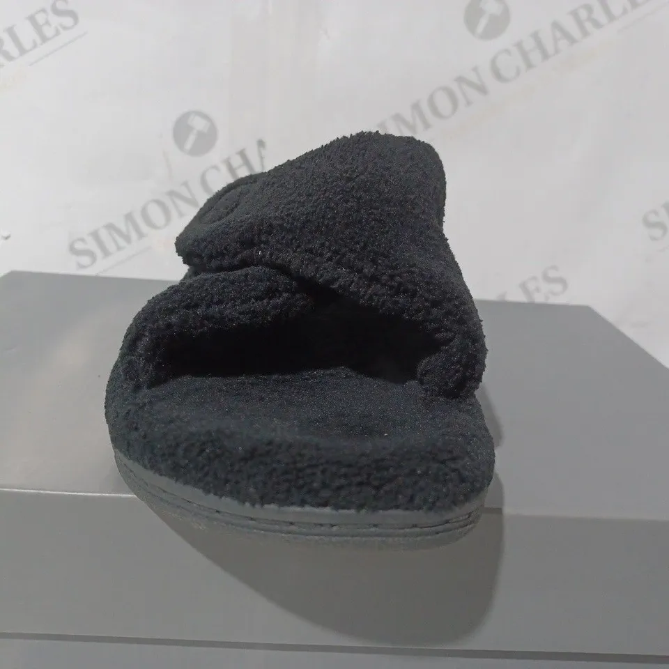 BOXED PAIR OF VIONIC INDULGE RELAX SLIPPERS UK SIZE 3