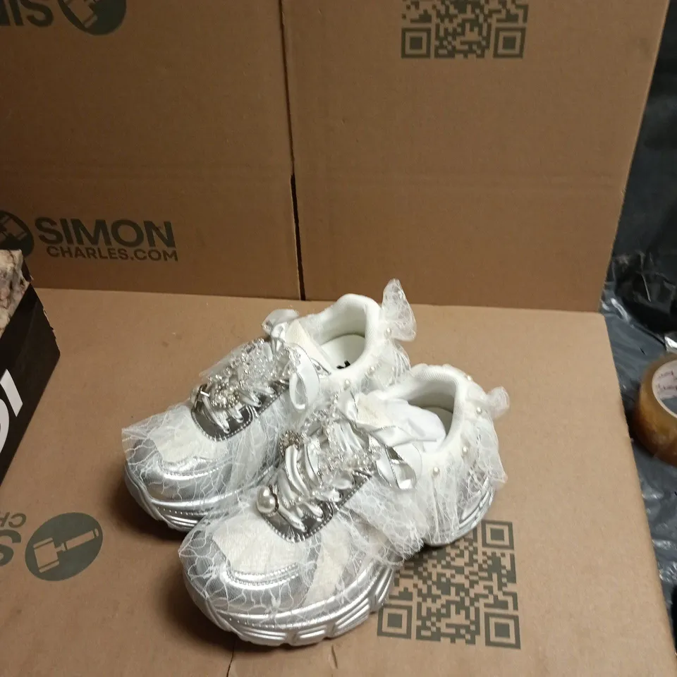 KOI KELPIE WHIMSICAL TRAINERS - IVORY UK4