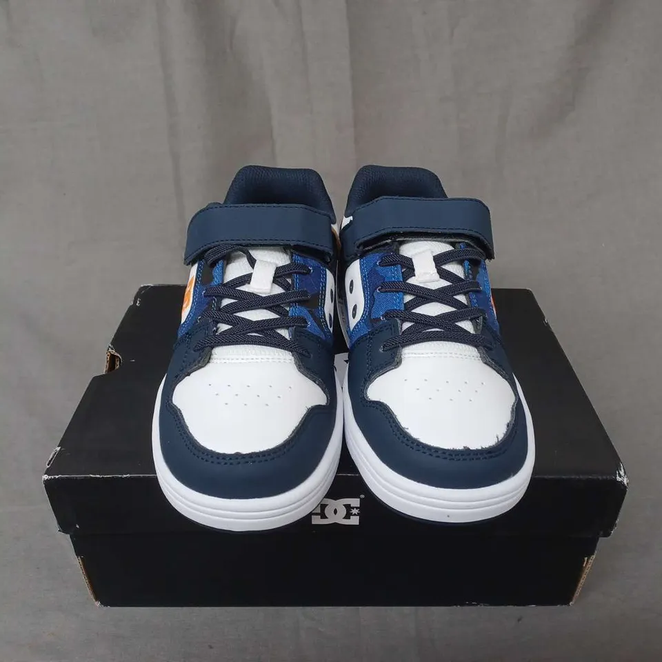 BOXED PAIR OF DC YOUTH ANTECA 4 V TRAINERS SIZE UK SIZE 4  