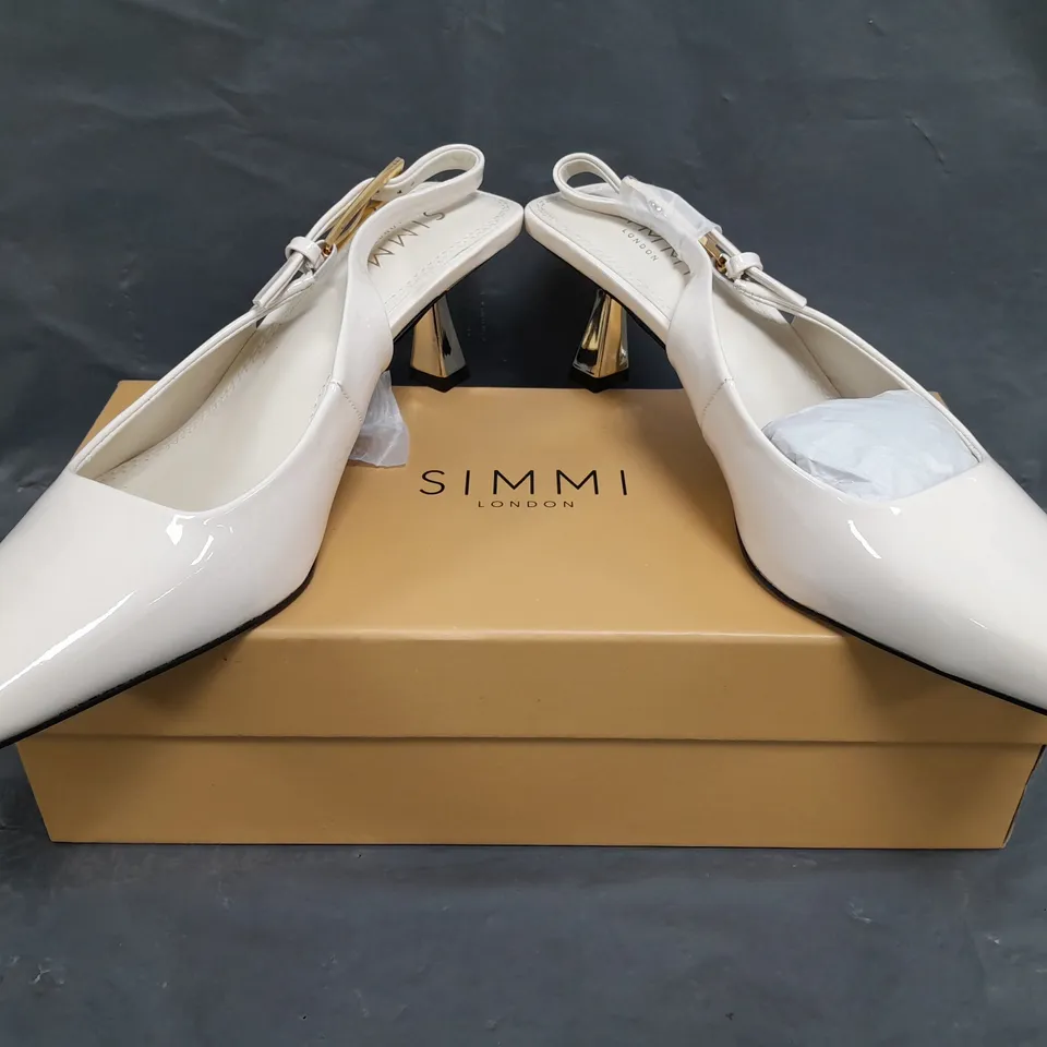 BOXED PAIR OF SIMMI LONDON JUNE POINTED TOE HEELED SLINGBACK SHOES IN OFF WHITE SIZE UK 5