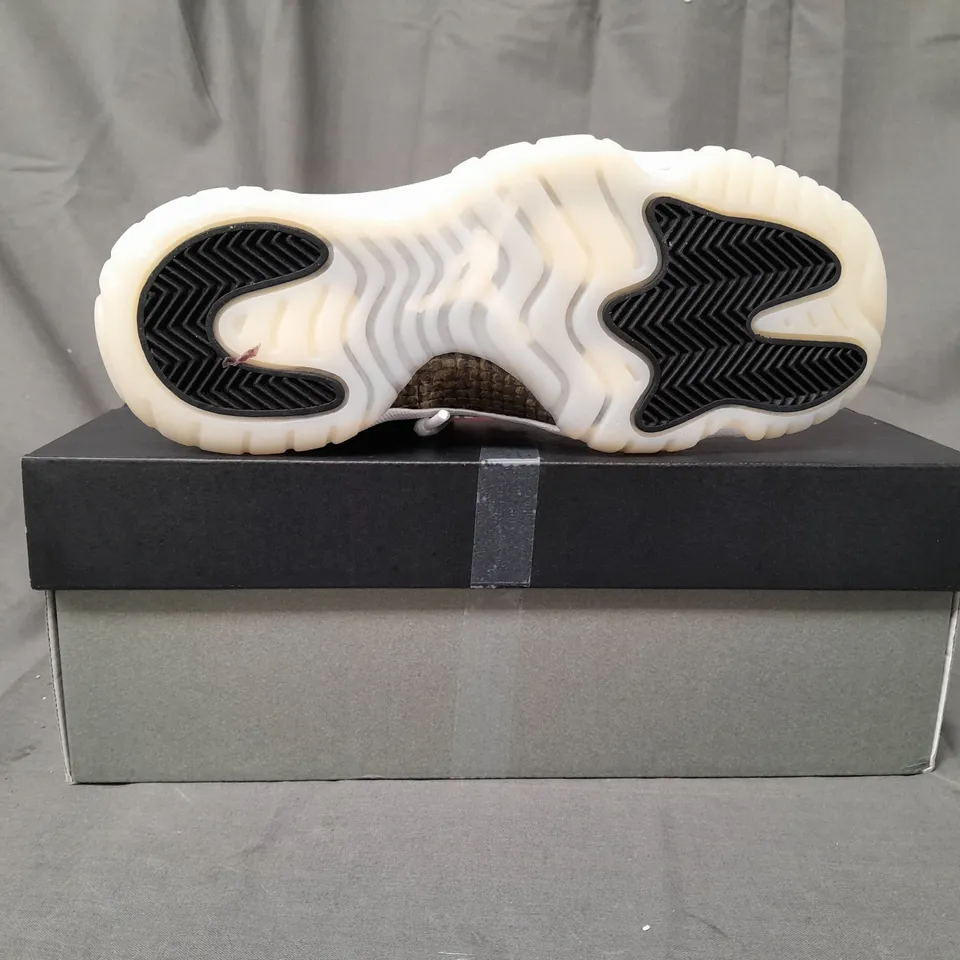 BOXED PAIR OF NIKE AIR JORDAN 11 RETRO SHOES IN WHITE/BLACK UK SIZE 4
