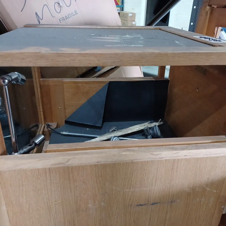 PALLET OF 2X GLASS DISPLAY CABINETS 