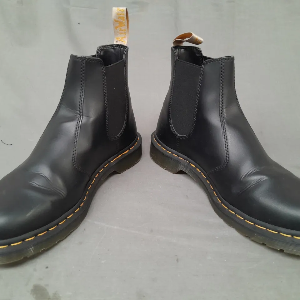 BOXED PAIR OF DR MARTENS ANKLE BOOTS IN BLACK UK SIZE 11