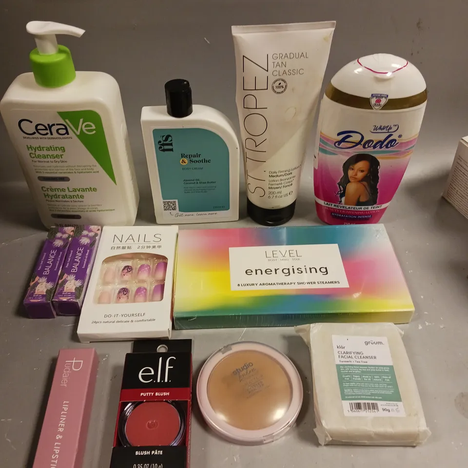 APPROXIMATELY 20 ASSORTED HEALTH & BEAUTY PRODUCTS TO INCLUDE GRUUM FACIAL CLEANSER, CERAVE HYDRATING CLEANER, ELF PUTTY BLUSH ETC 