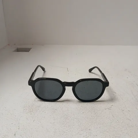 PRAGNELL SUNGLASSES – BLACK FRAME