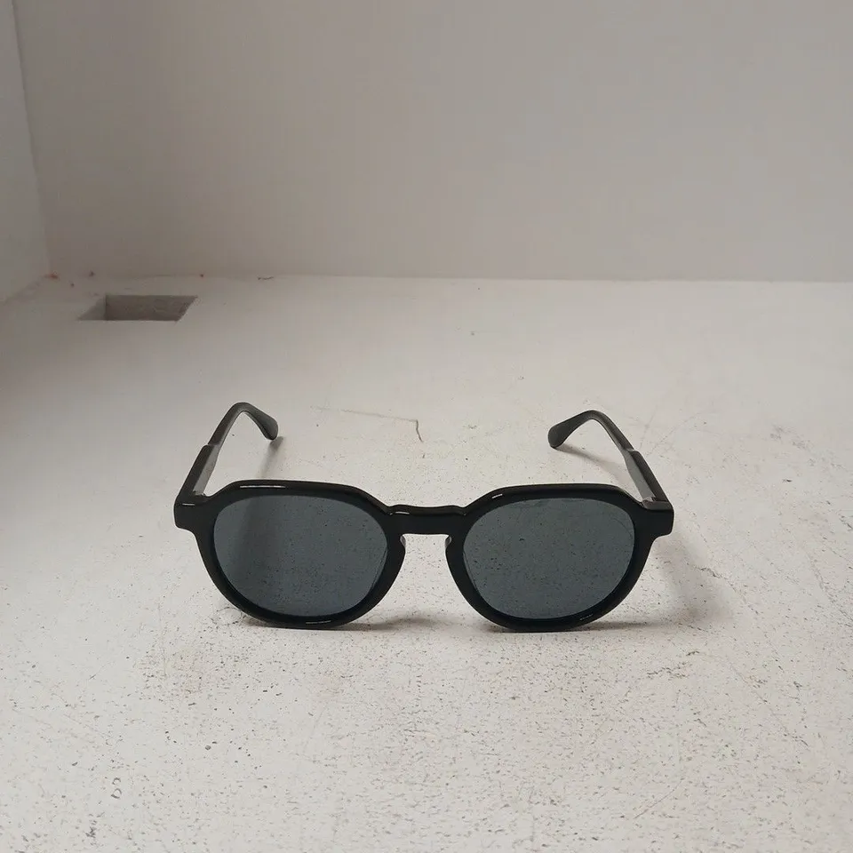 PRAGNELL SUNGLASSES – BLACK FRAME