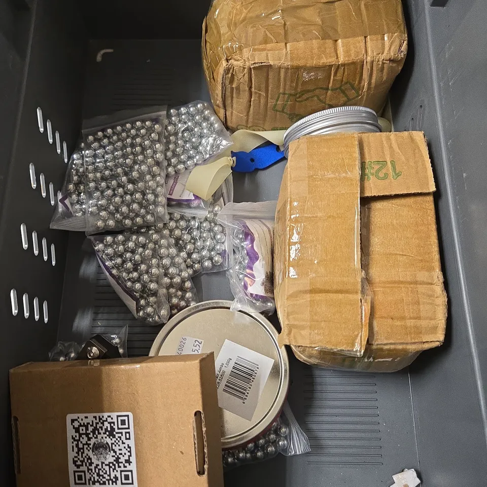 APPROXIMATELY 10 ASSORTED AIRSOFT ACCESSORIES TO INCLUDE BULLETS, STOCK, TARGETS ETC - COLLECTION ONLY