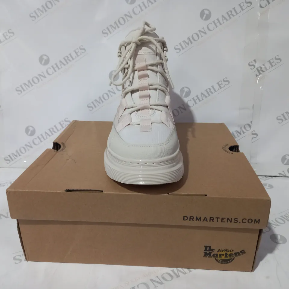 BOXED PAIR OF DR MARTENS BOURY ANKLE BOOTS IN BONE COLOUR UK SIZE 7