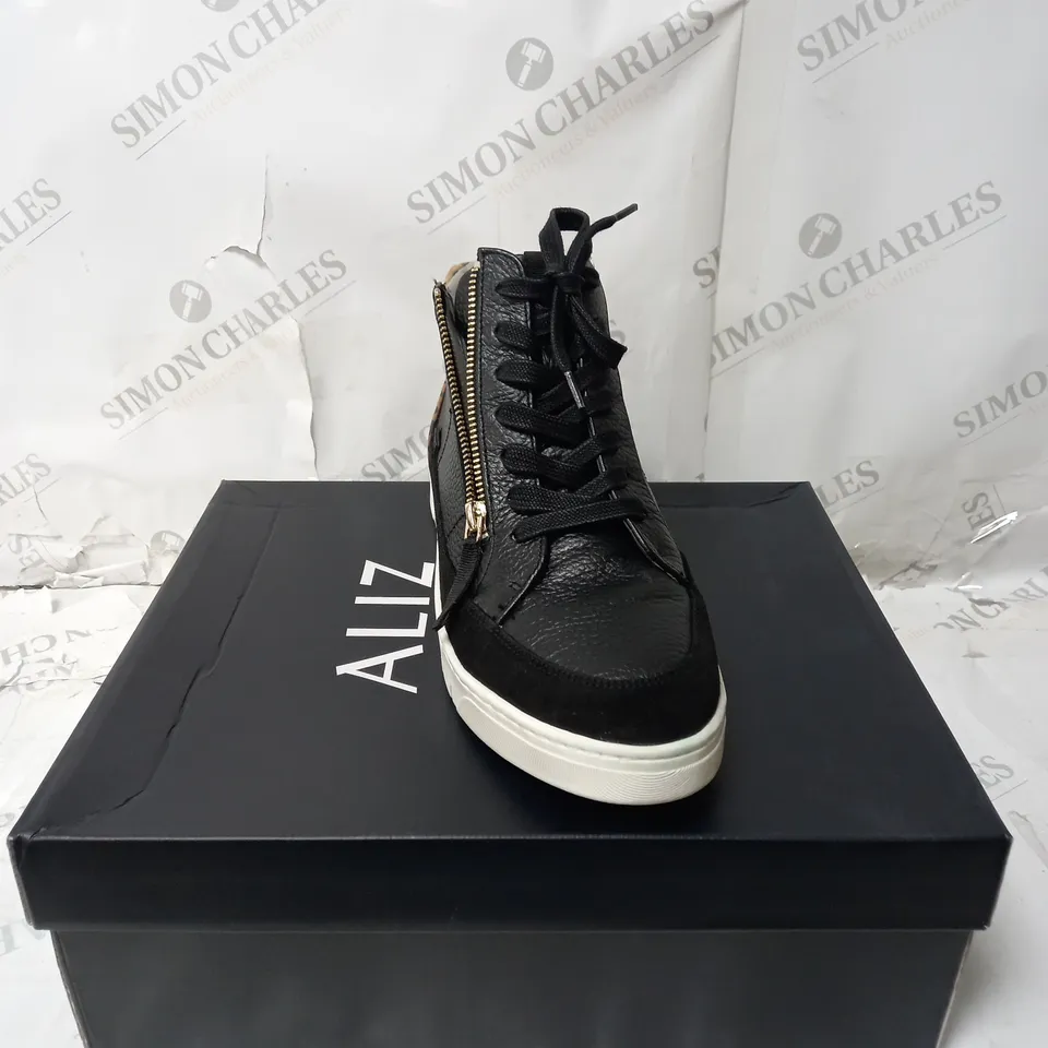 BOXED NATURALIZER HADLEY HI TOP TRAINERS, BLACK - SIZE 7