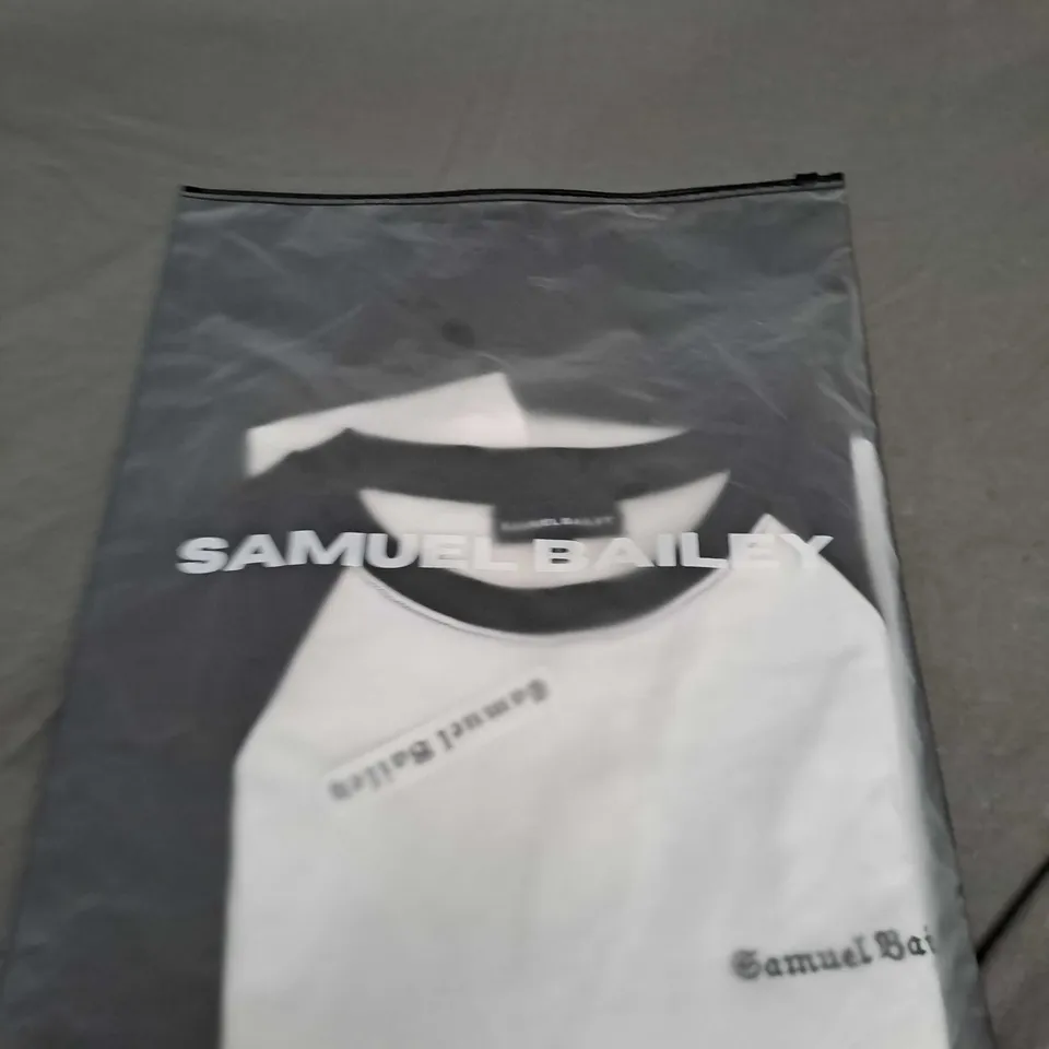 SEALED SAMUEL BAILEY CASUAL T-SHIRT SIZE L