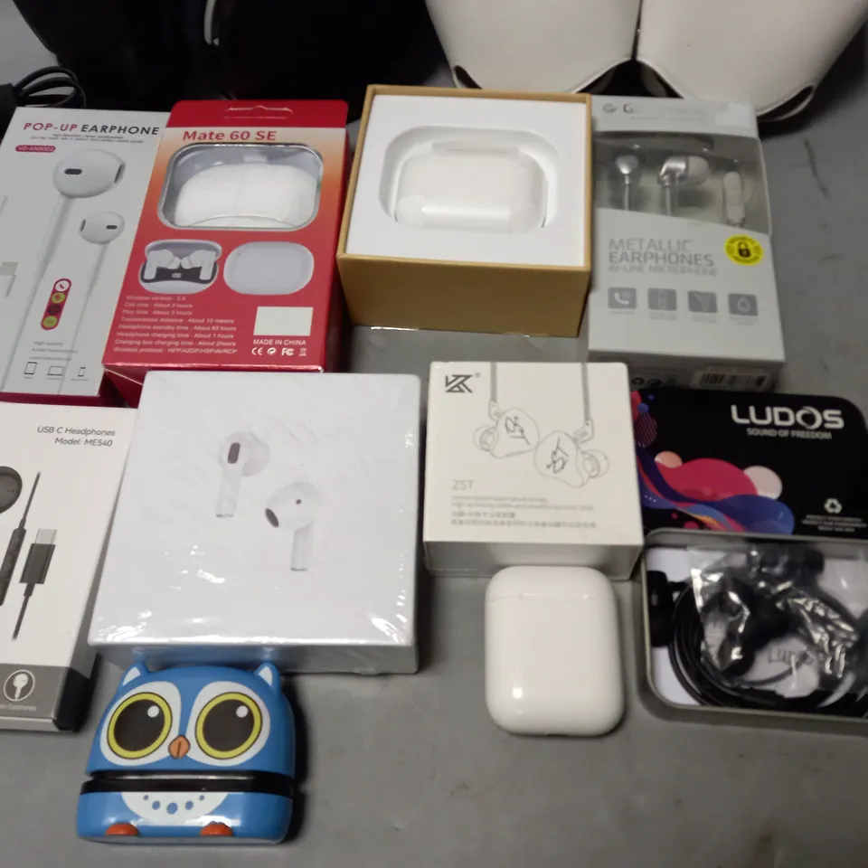 LOT OF 12 ASSORTED AUDIO TECH ITEMS TO INCLUDE WIRED EARPHONES, TWS EARBUDS AND WIRELESS HEADPHONES