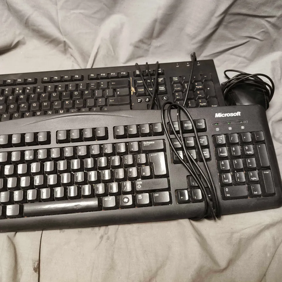 APPROXIMATELY 10 ASSORTED WIRED KEYBOARD & MICE 