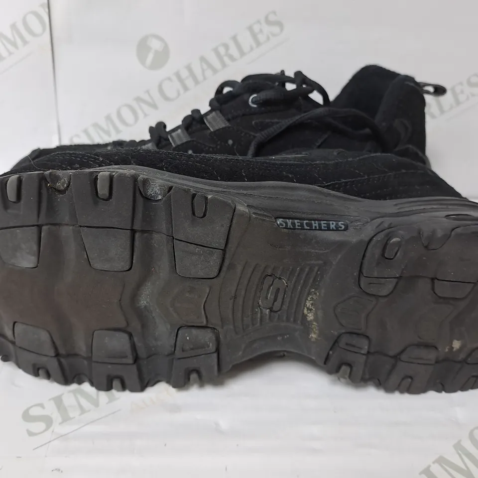 BOXED SKETCHERS D LITES LACE TRAINER IN BLACK SIZE 7