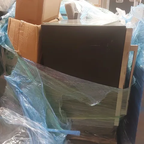PALLET CONTAINING A VERY LARGE QUANTITY OF ASSORTED ITEMS INCLUDING: WINE COOLER, DINING CHAIRS, RUG ECT