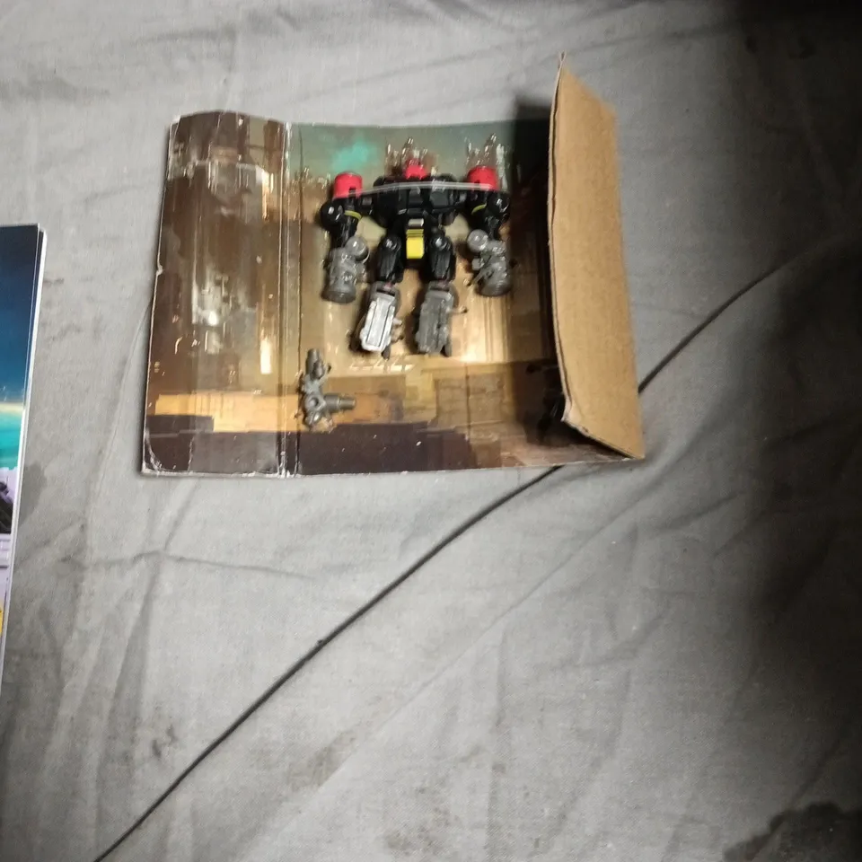 APPROXIMATELY 11 ASSORTED TOYS INCLUDING TEMPORARY TATTOO MARKERS , MINI TRANSFORMER FIGURE AND LEGO HARRY POTTER STICKER BOOK