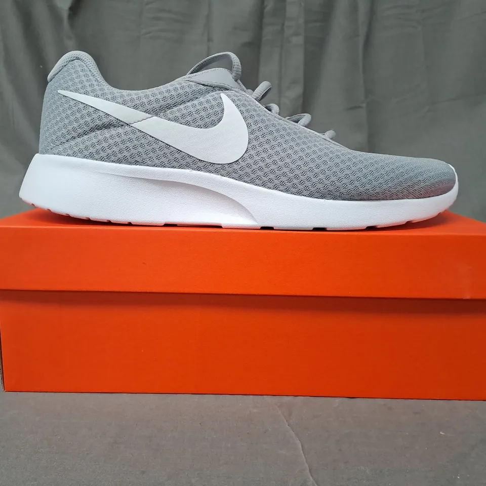 BOXED PAIR OF NIKE TANJUN SHOES IN GREY/WHITE UK SIZE 11