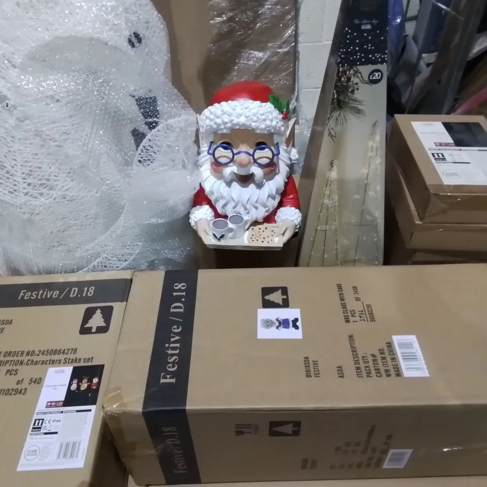 LARGE QUANTITY OF ASSORTED SEASONAL ITEMS TO INCLUDE MOTHER PENGUIN LIGHT, MR & MRS CLAUS FIGURINES AND CONE TREE